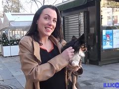 Der Schwarze bumst ihre Löcher durch